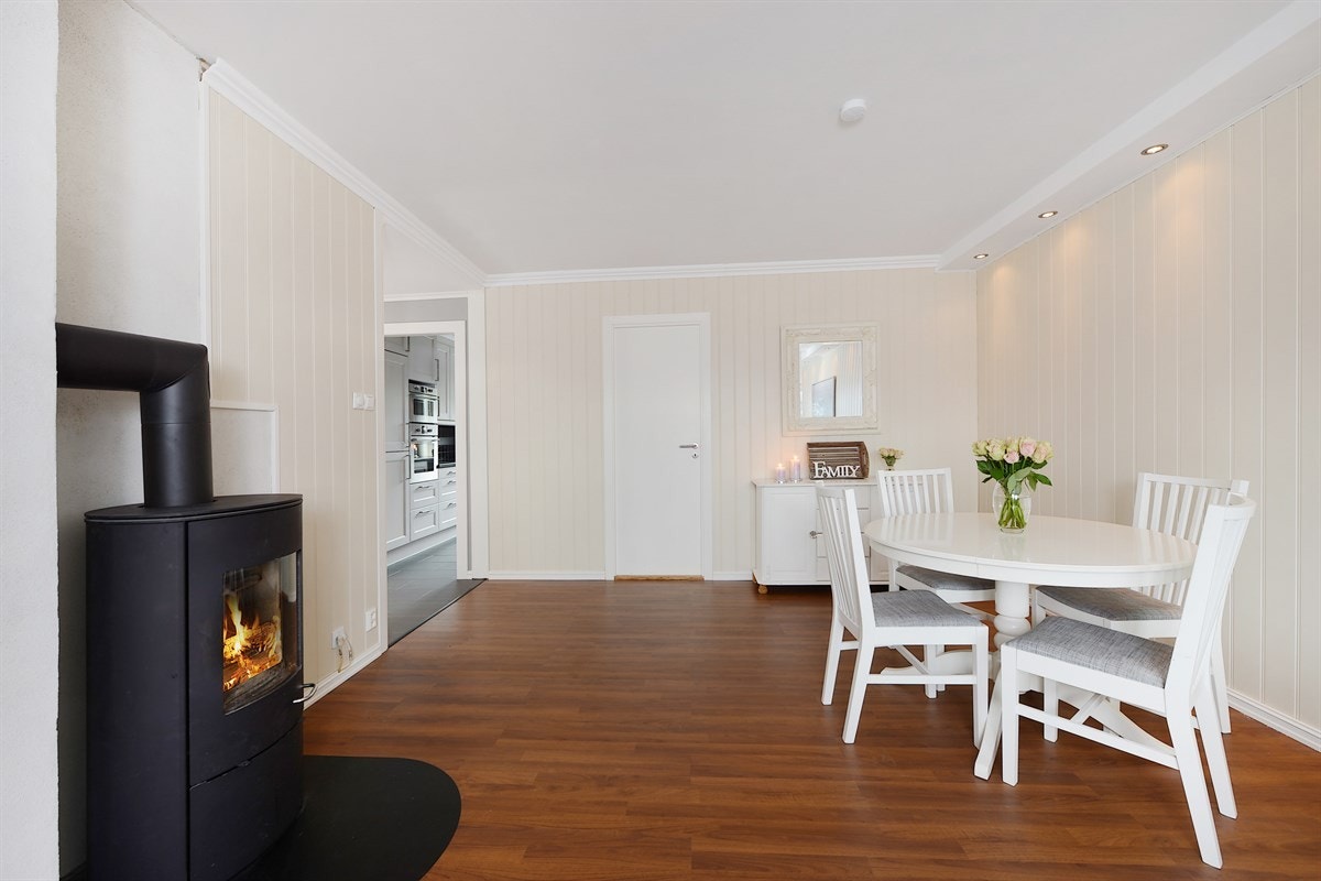 Stue med god plass for spisebord Galleribilde