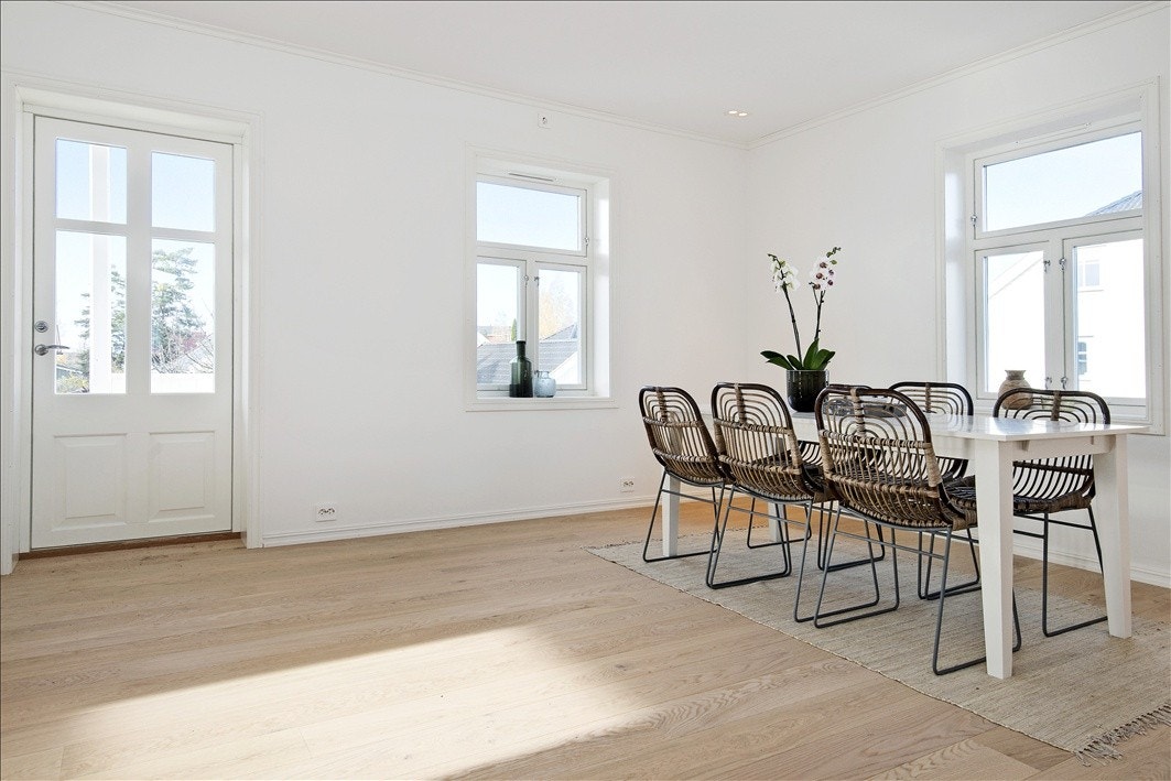 Spisestue med utgang balkong/hage Galleribilde