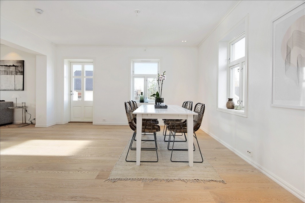 Spisestue med utgang balkong/hage Galleribilde