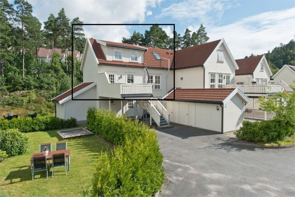 Selveierleilighet over to plan. Hagedel tilhører denne seksjonen Galleribilde