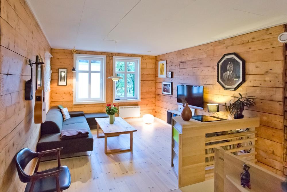 Stuen i andre etg, vinduer mot parken Galleribilde