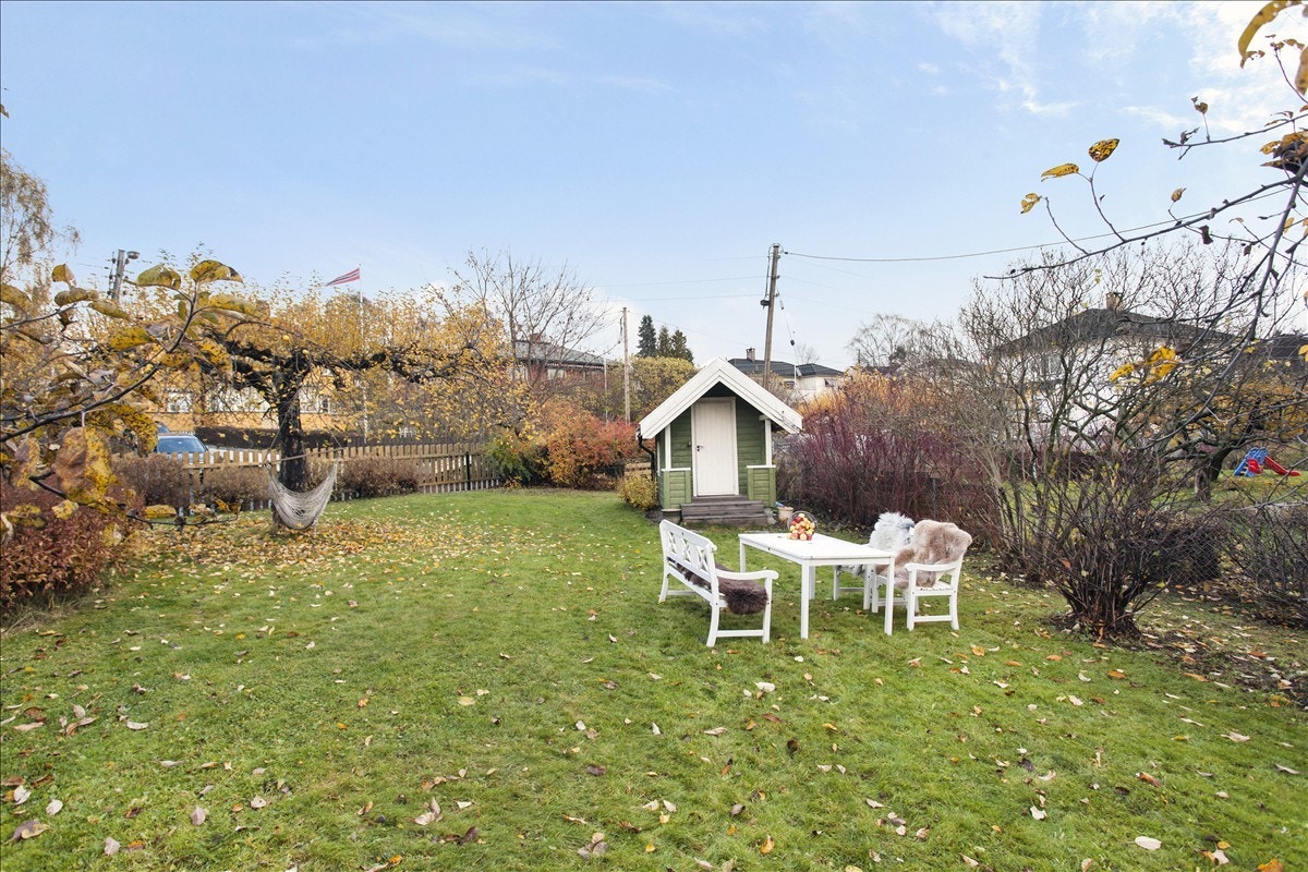 Idyllisk hage Galleribilde