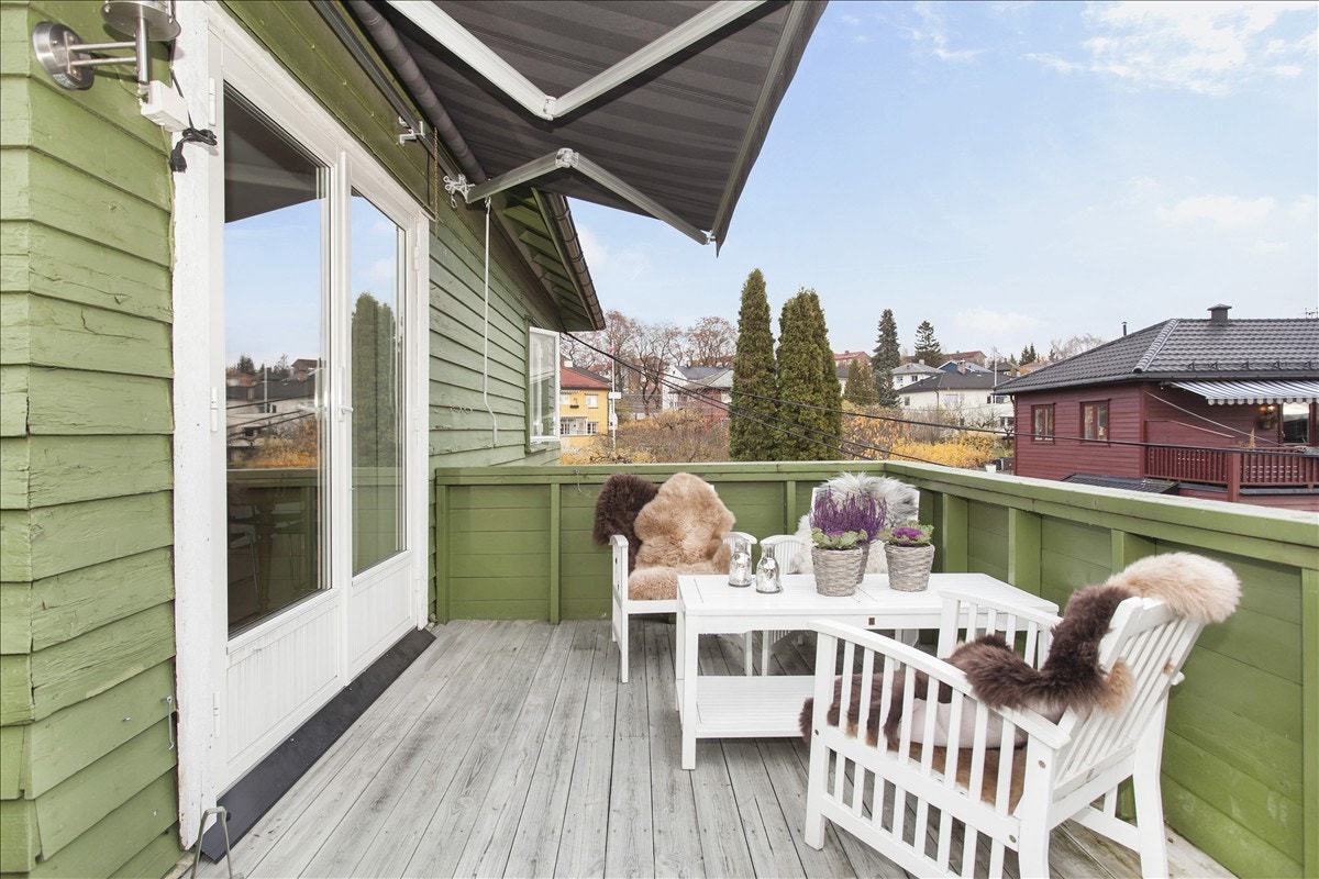 Romslig veranda Galleribilde