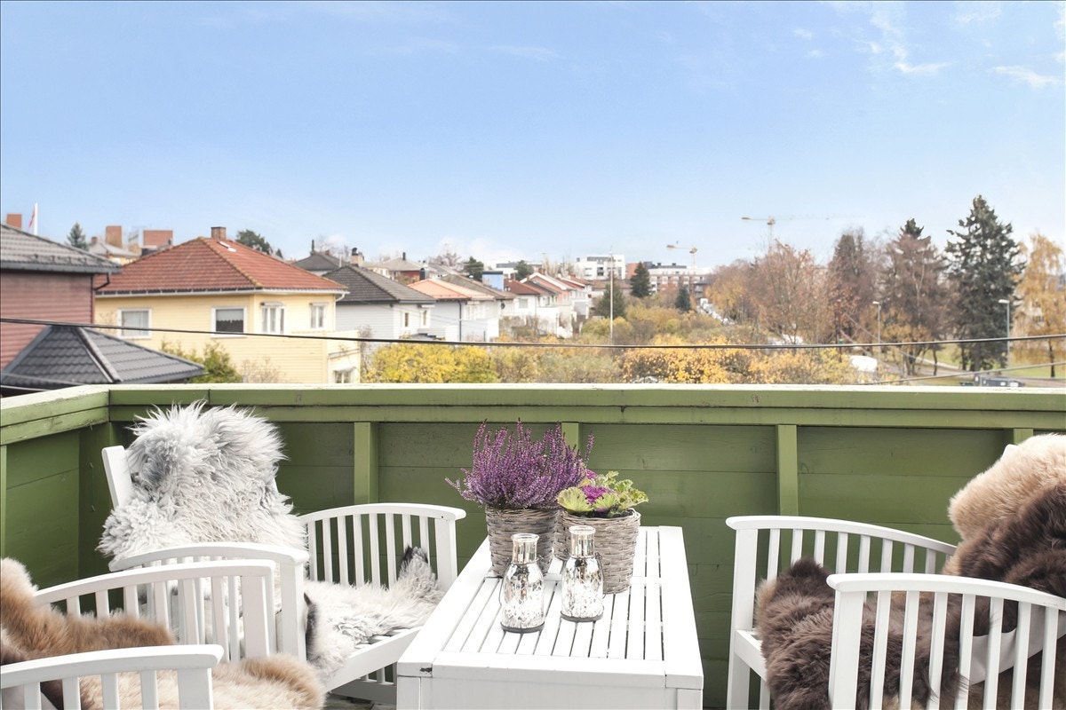 Hyggelig veranda med gode solforhold Galleribilde