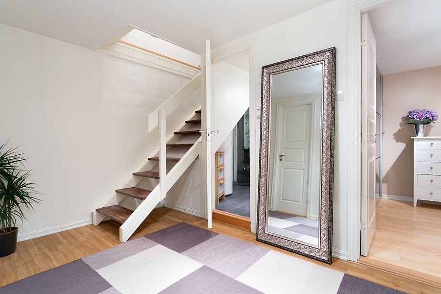 Trappegang i underetasjen med bod på ca. 4 kvm Galleribilde