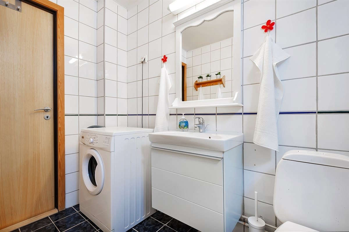 Bad med opplegg vaskemaskin Galleribilde