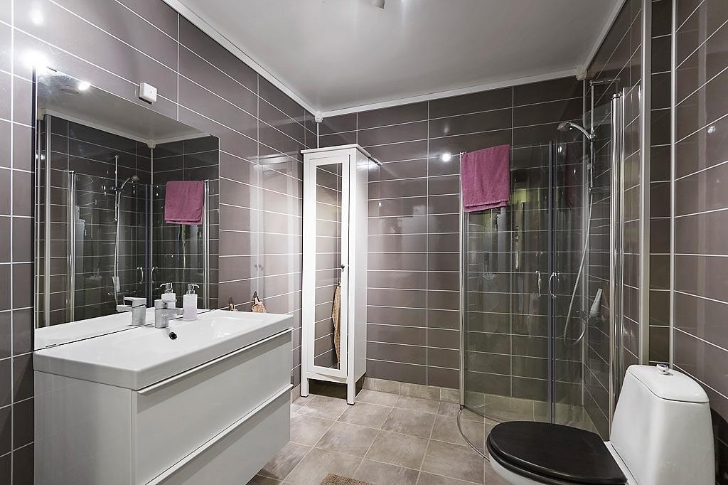 Badet er romslig og moderne. Galleribilde