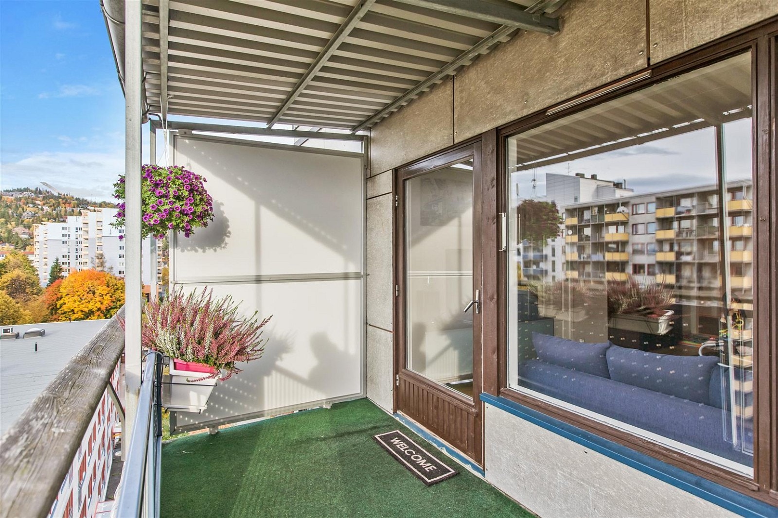 Deilig vestvendt balkong med ettermiddag- og kveldssol. Galleribilde