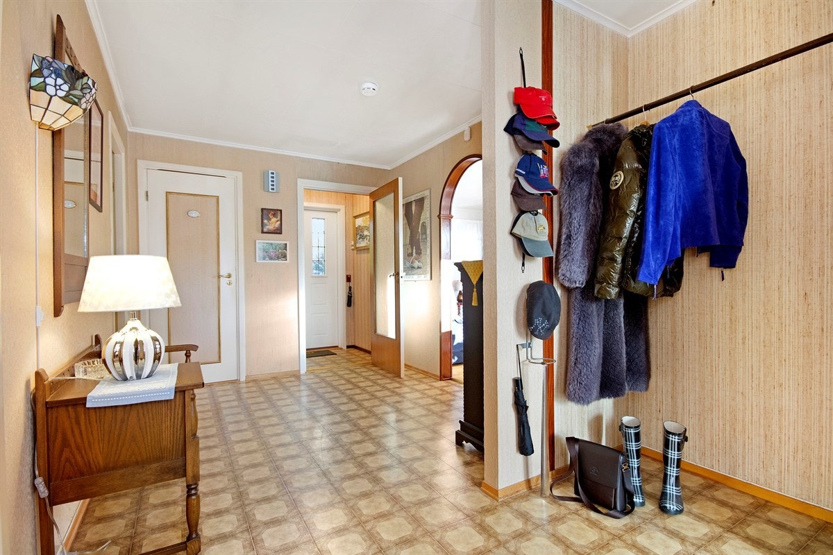 Stor og romslig gang Galleribilde