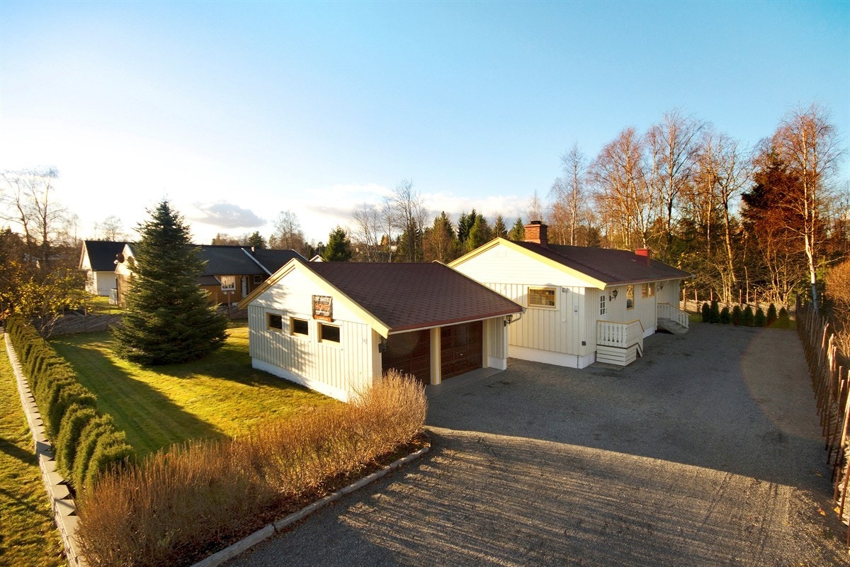 God oppstillingsplass i innkjørsel Galleribilde