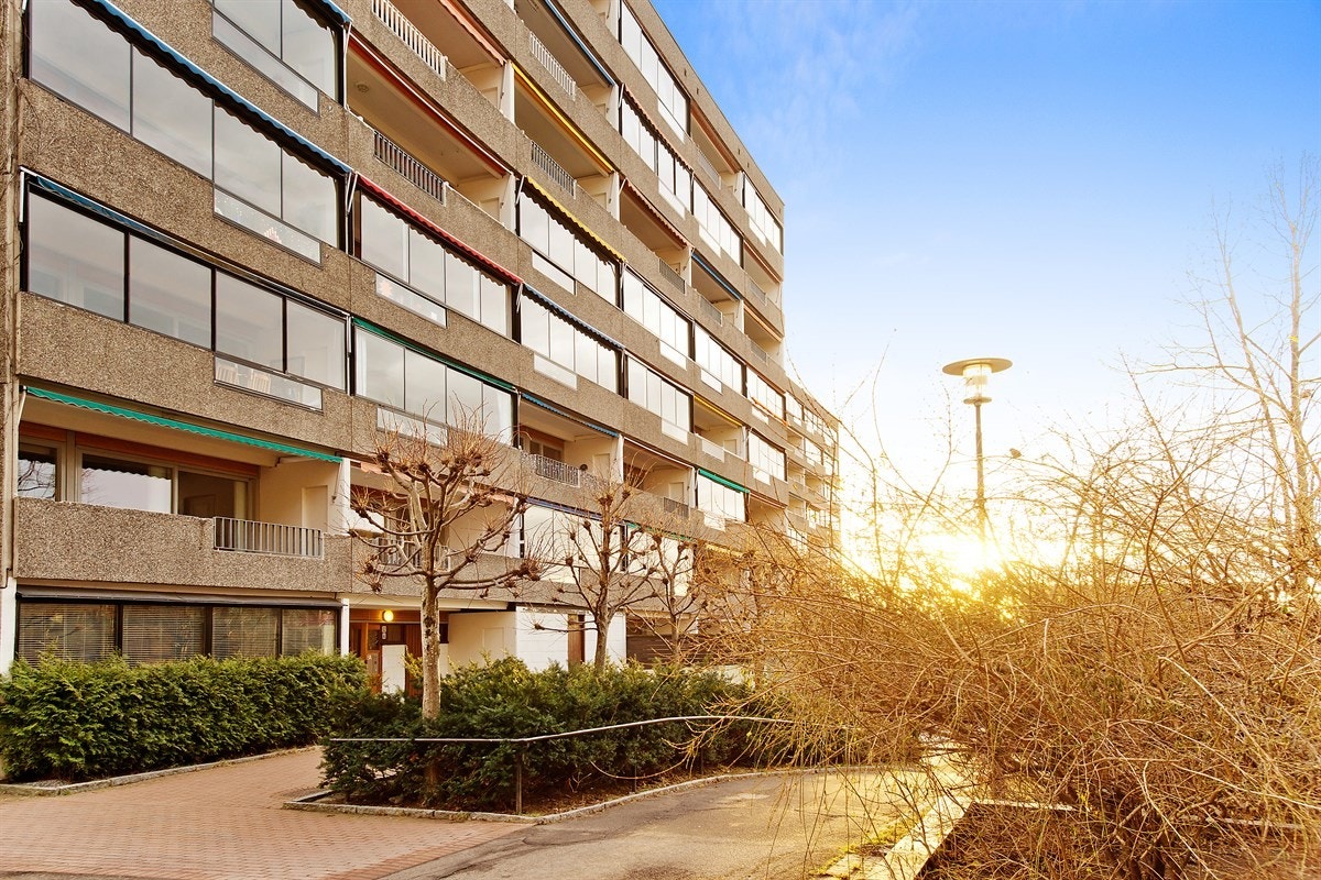 Meklenborg borettslag er meget populørt og veldrevet, beliggende sentralt og landlig nær Røa Galleribilde