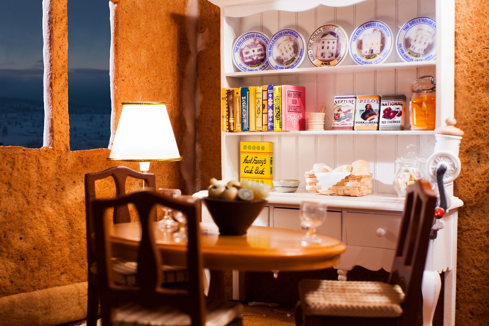 Spiseplass med plass til opptil flere seigmenn eller kvinner Galleribilde