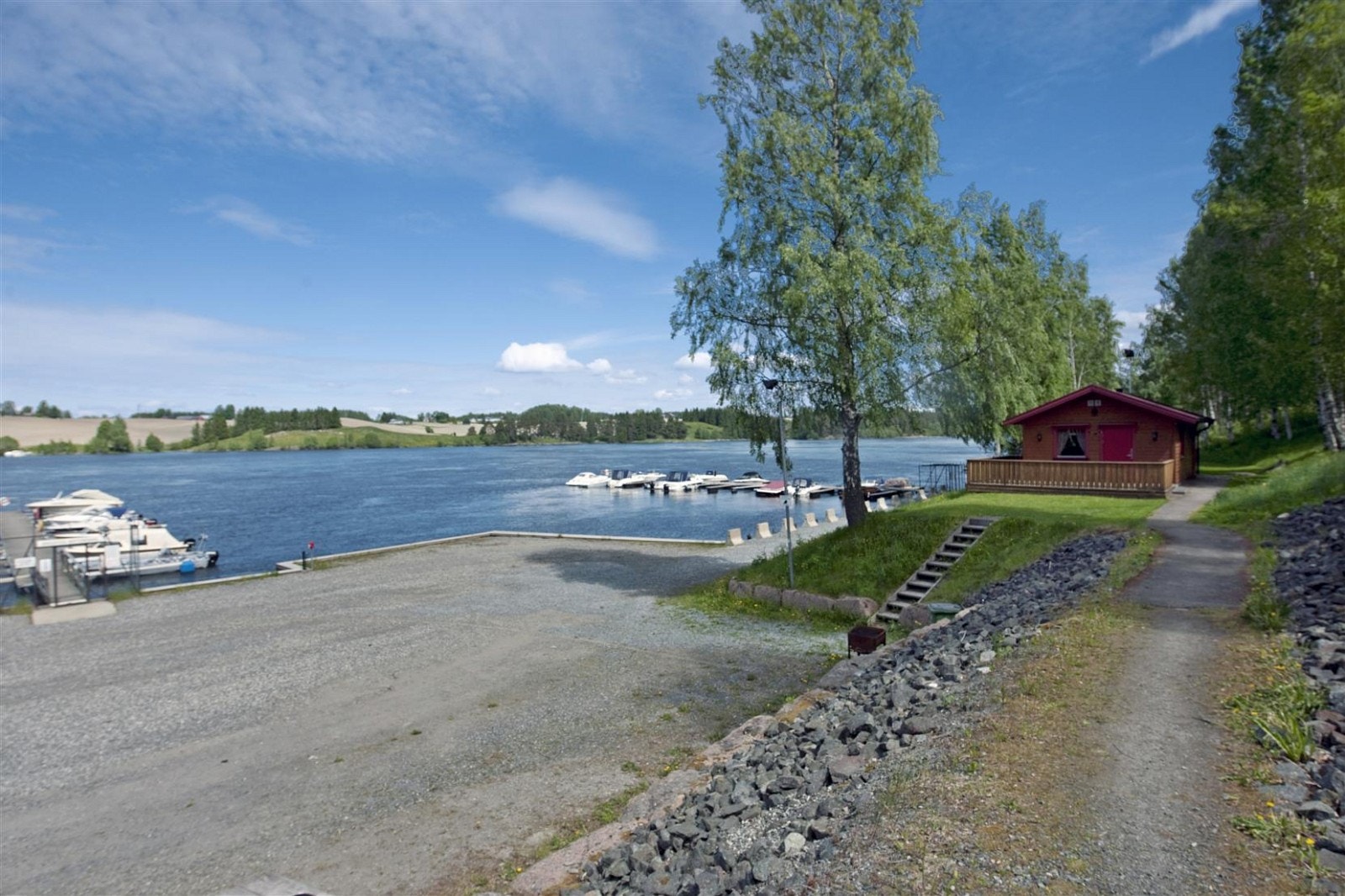 Båthavnen i Sørumsand med idylliske turmuligheter. Galleribilde