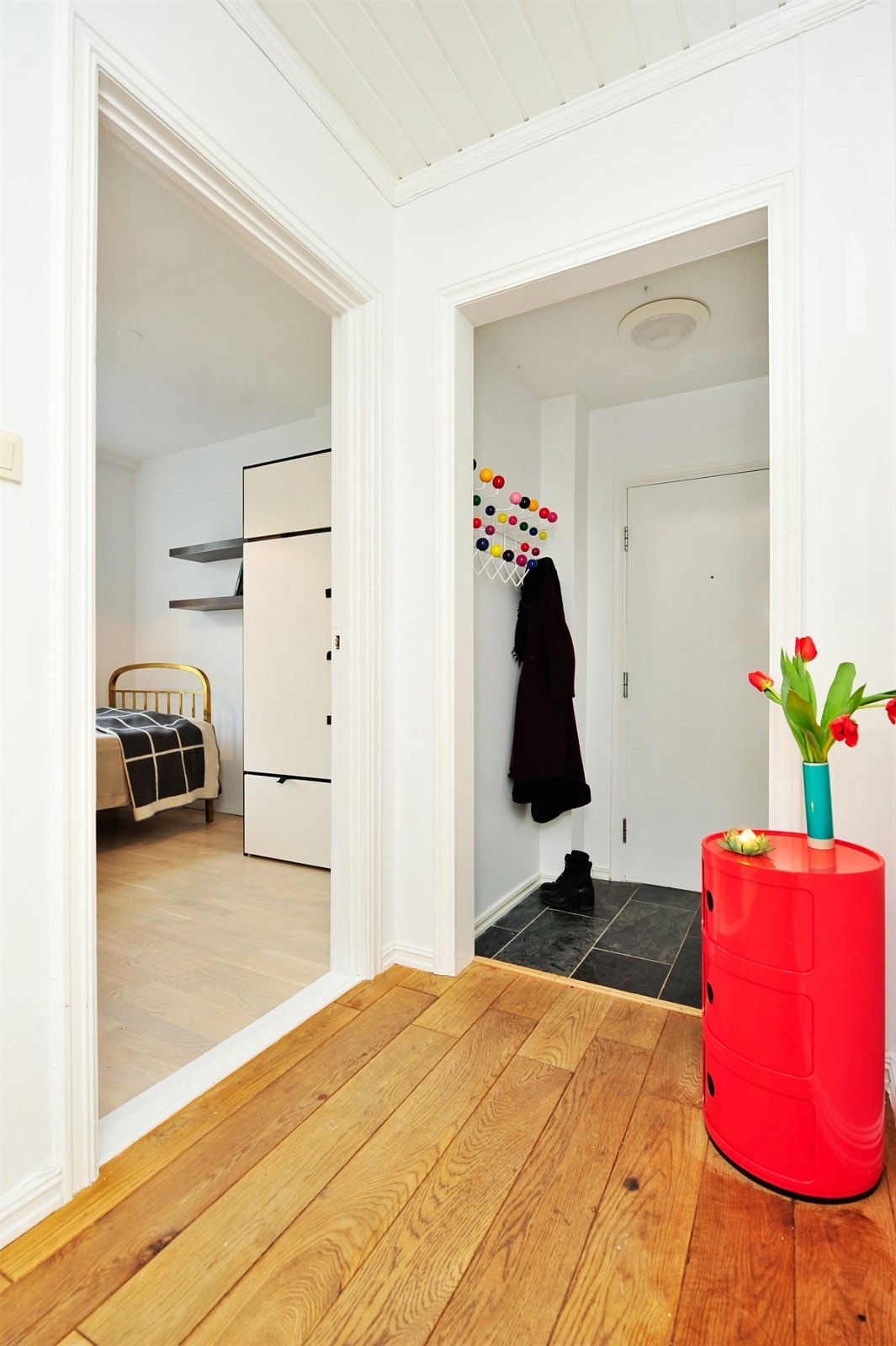 Entre med flislagt gulv. Galleribilde