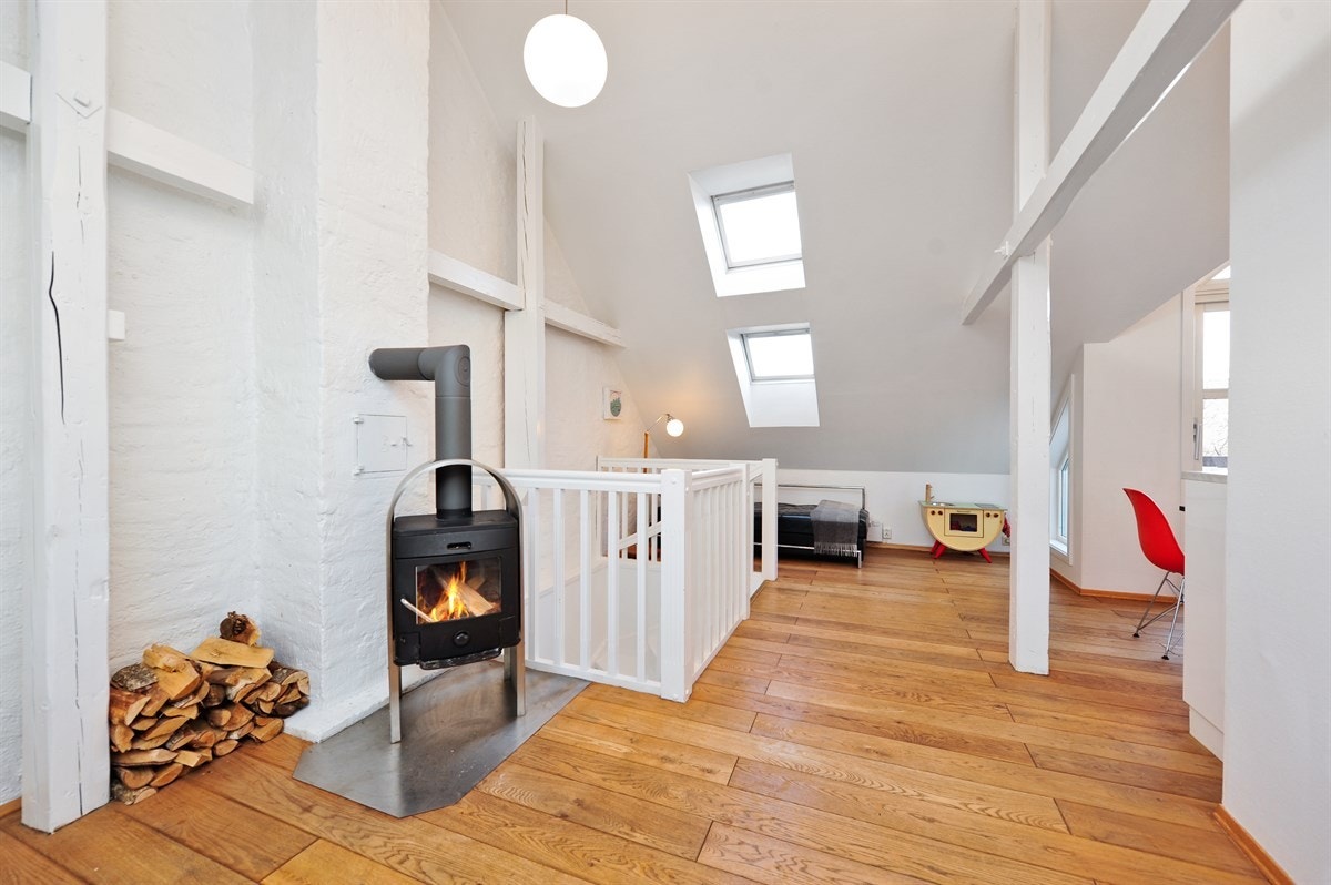 Fin vedovn i stue. Galleribilde