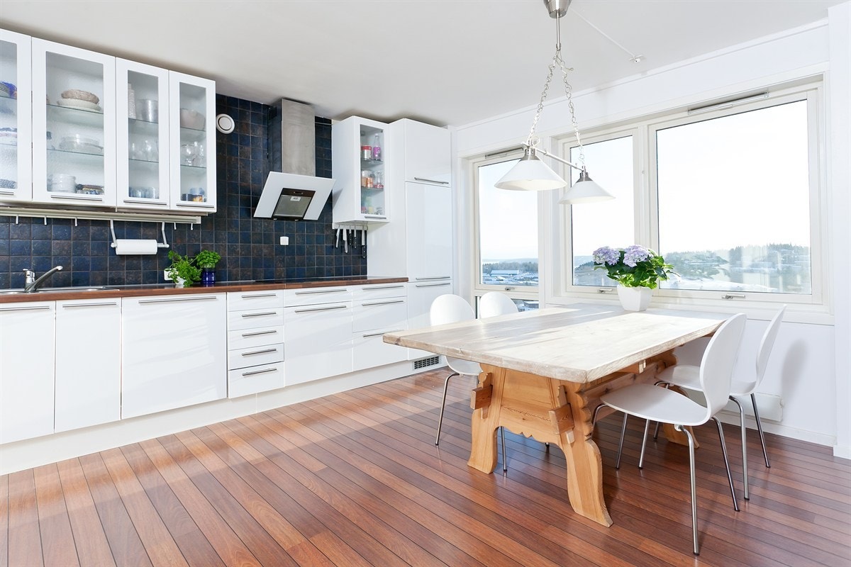 Spisekjøkken med integrerte hvitevarer - 2007 Galleribilde