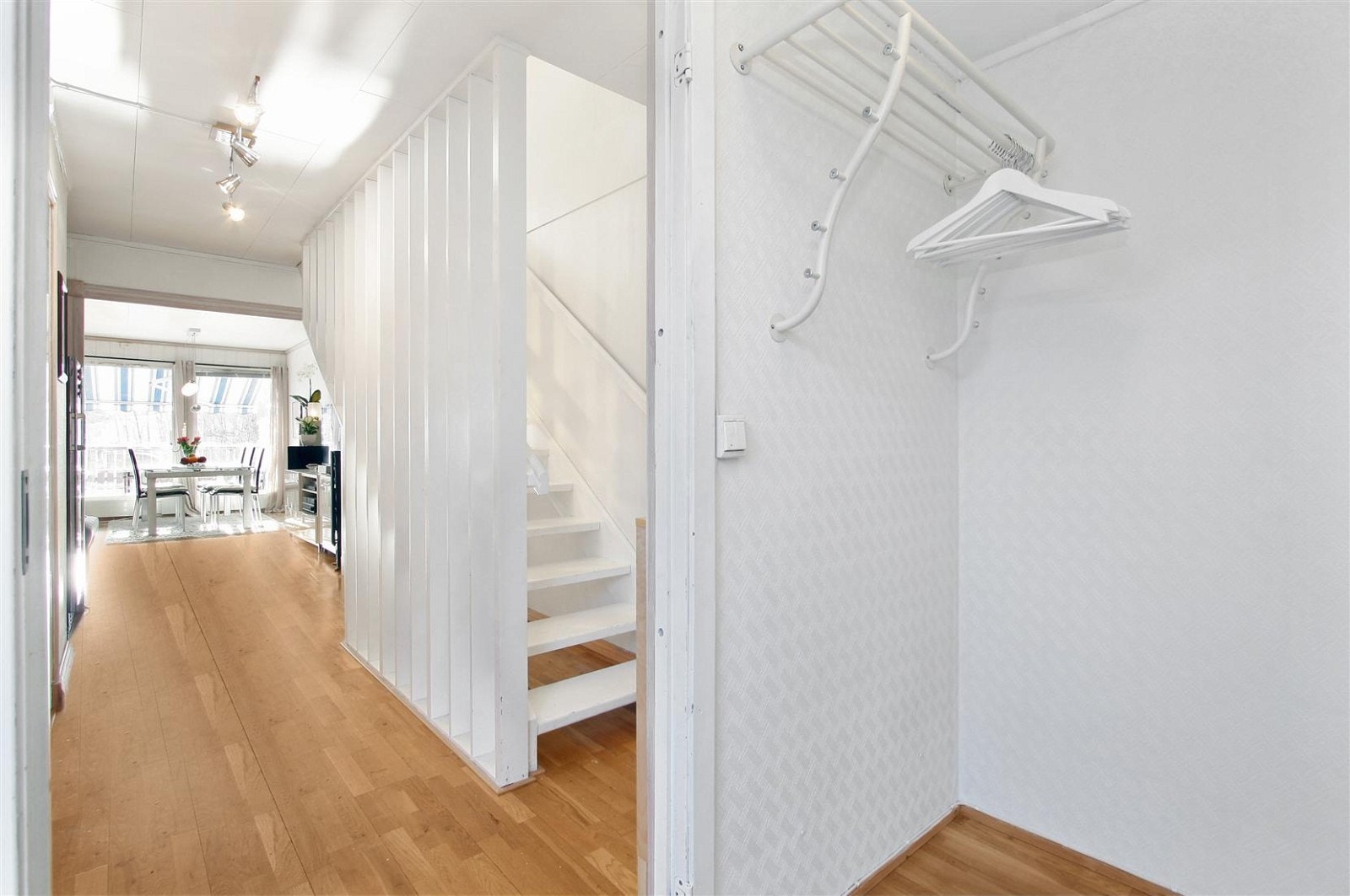 Lys og pen entrè. Galleribilde