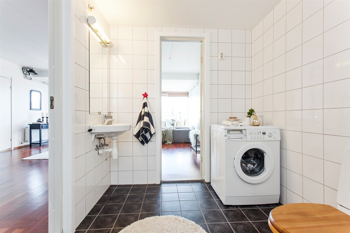 Badet har to innganger, den ene direkte fra hovedsoverom Galleribilde