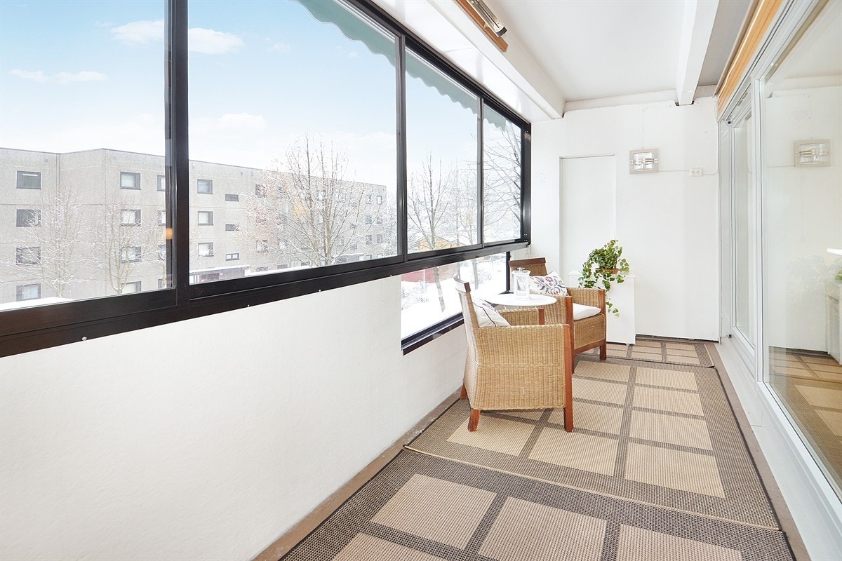 Solrik innglasset balkong Galleribilde