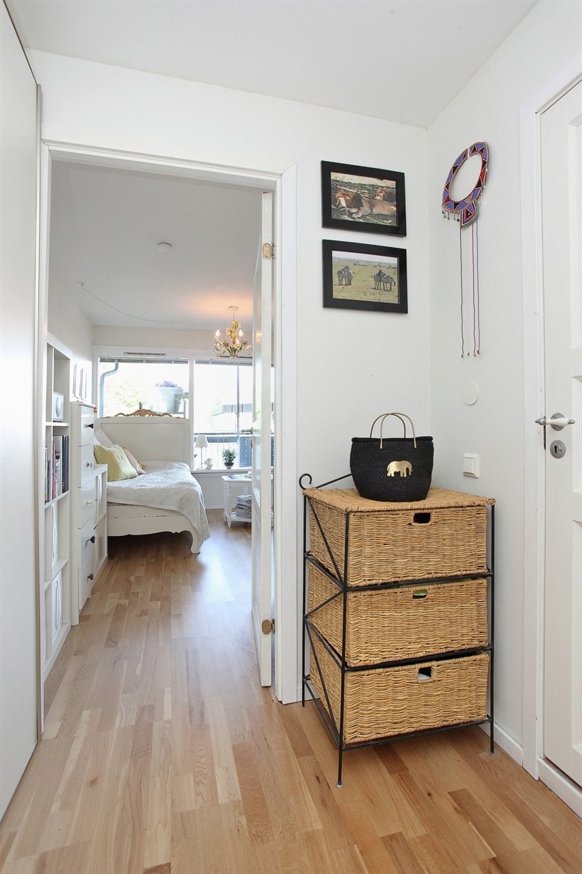 Entré med skyvedørsgarderobe Galleribilde