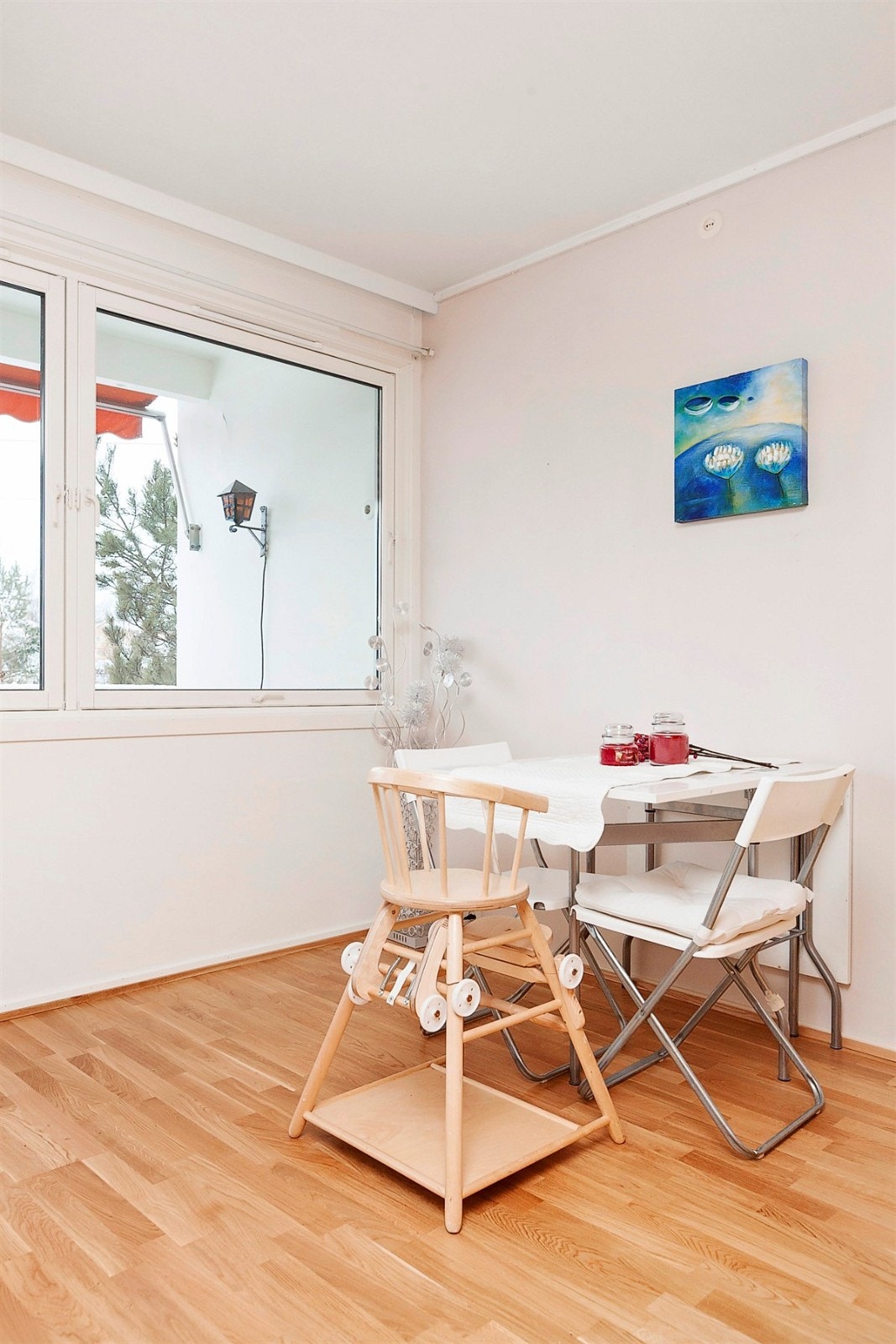 Hyggelig spiseplass i tilknytning til kjøkkenet Galleribilde