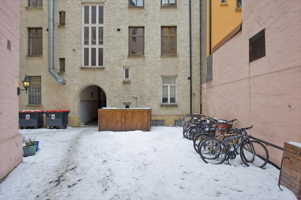 Bakgård Galleribilde