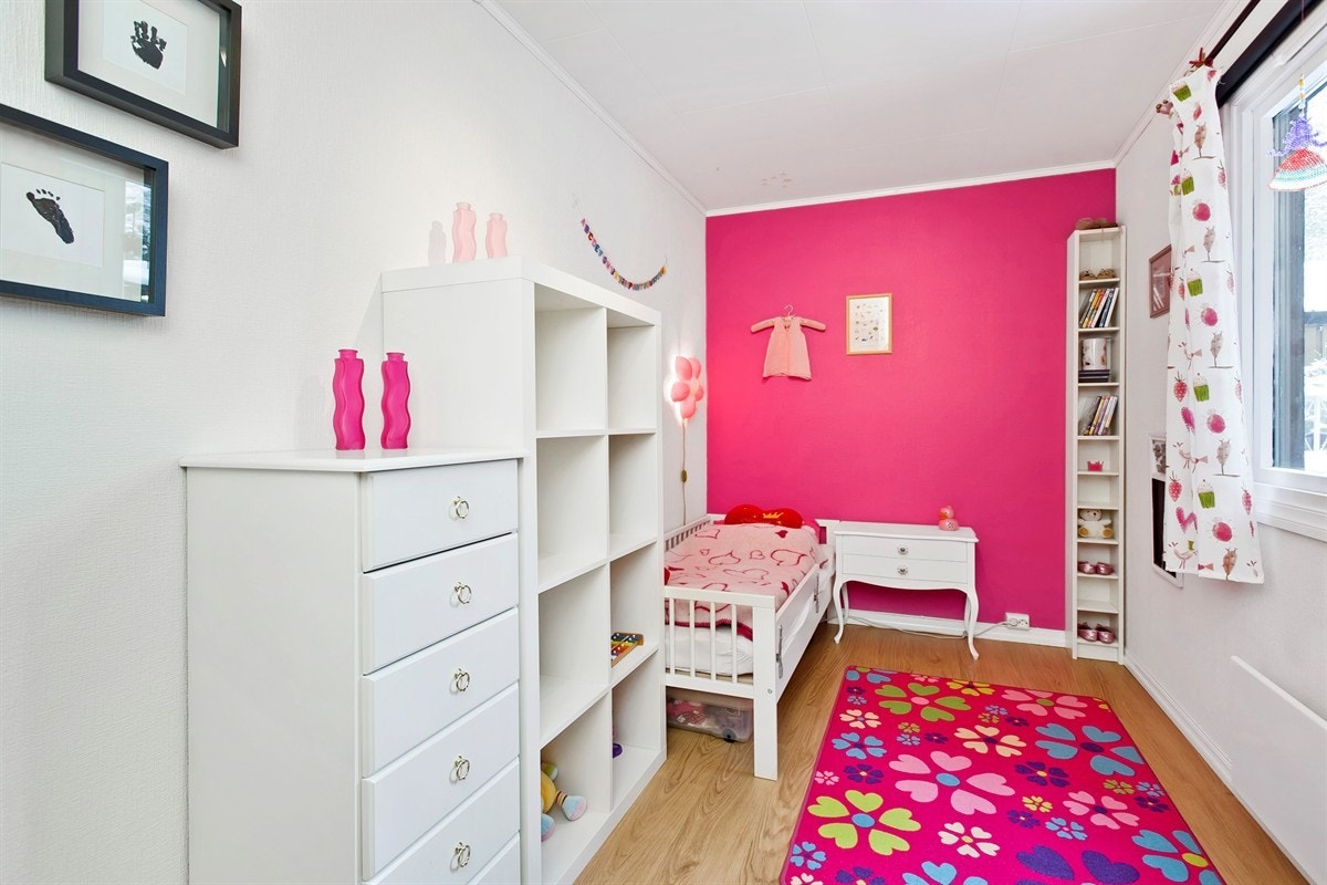 Soverom med skapplass. Galleribilde