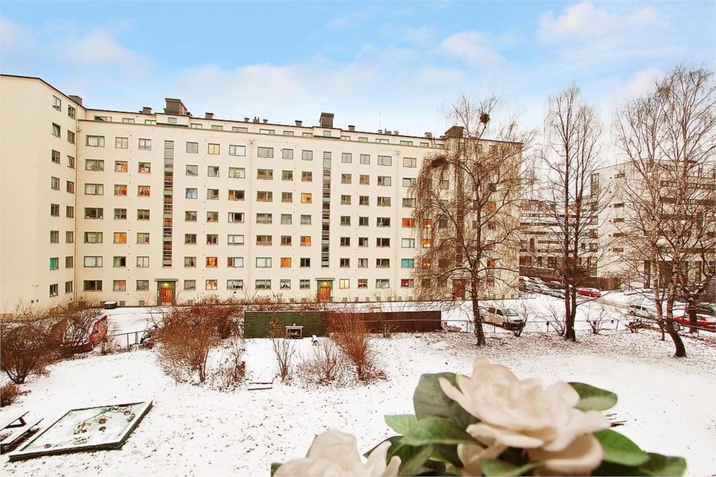 Utsikt fra solrik balkong Galleribilde