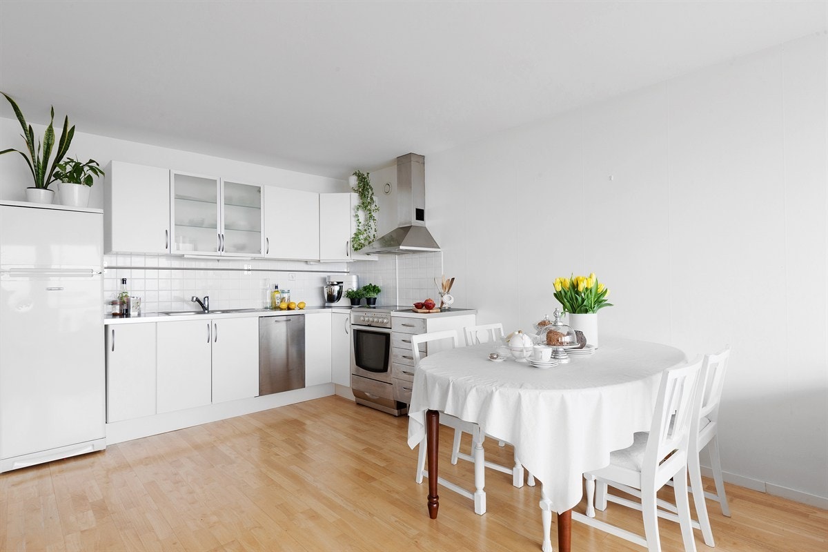 Kjøkkenet og spisestuen Galleribilde