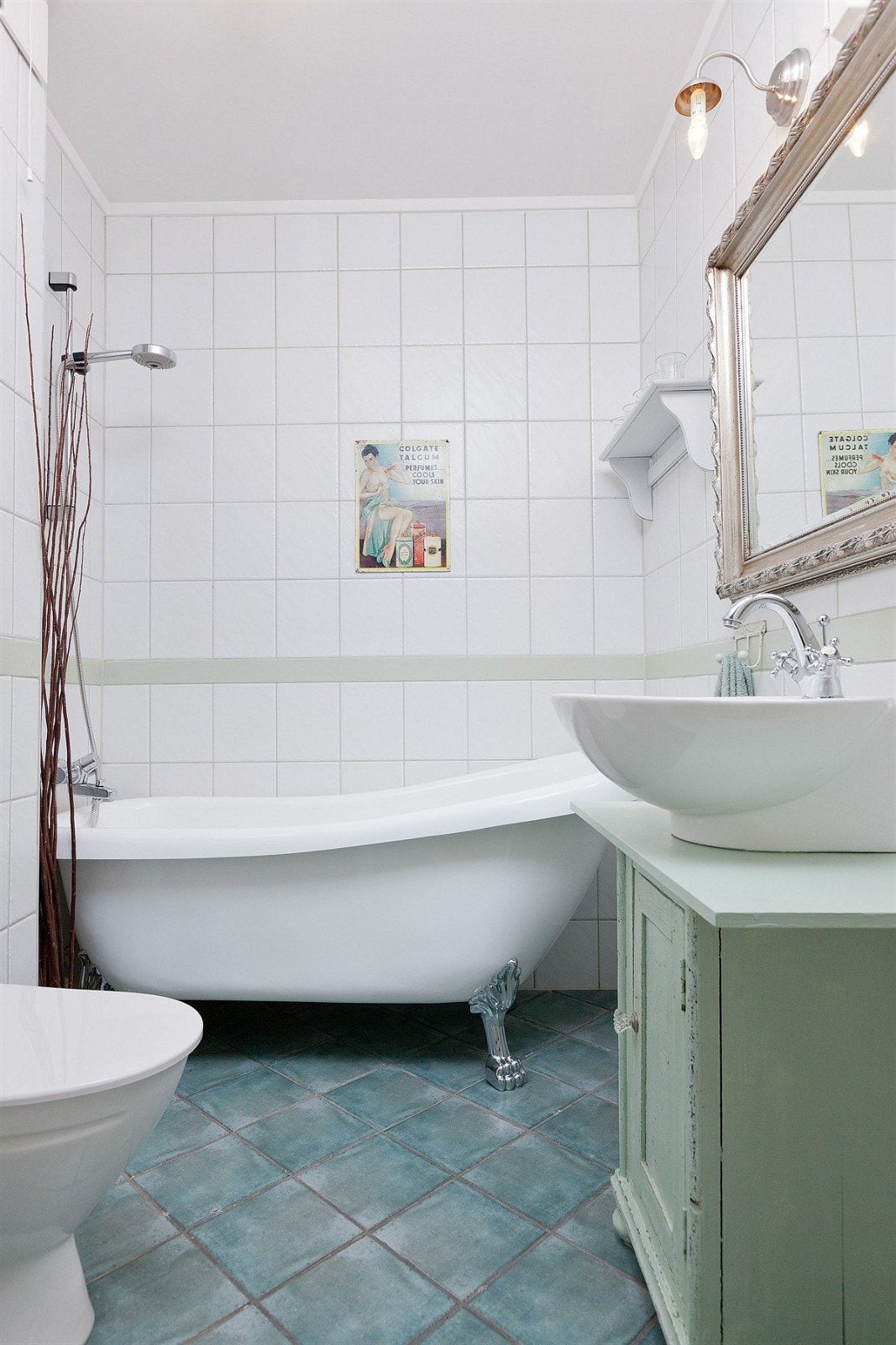 Varmekabler i baderomsgulv - koselig servantskap Galleribilde