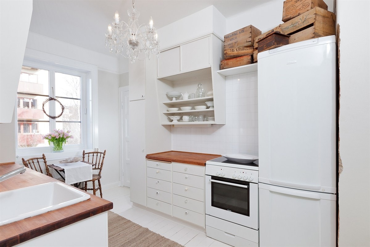 Sjarmerende kjøkken med spiseplass Galleribilde