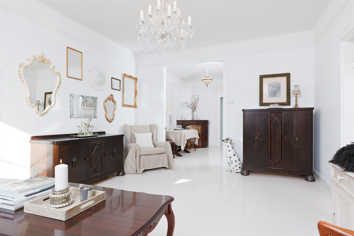 Stue mot mellomstue/spisestue Galleribilde