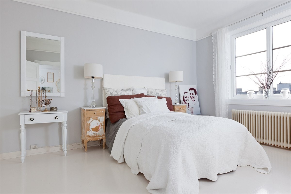 Soverom 1 - svært luftig soverom med god senge- og garderobeplass Galleribilde