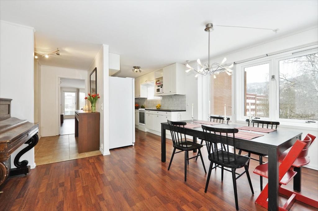 åpent mot kjøkken. Galleribilde