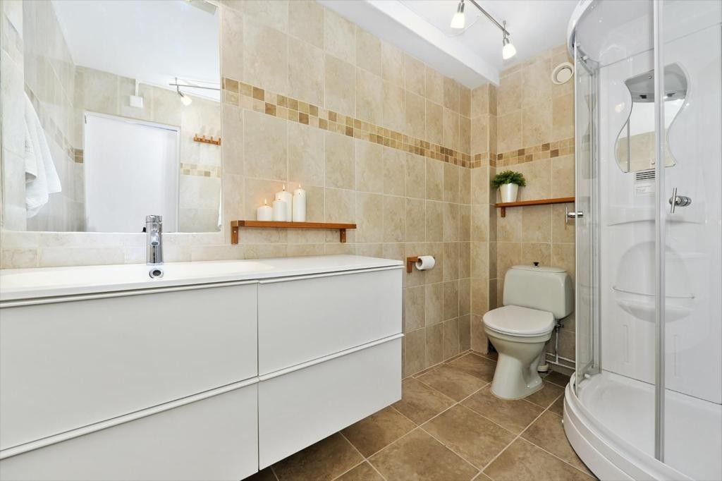 Bad 1 nær hovedsoverom Galleribilde