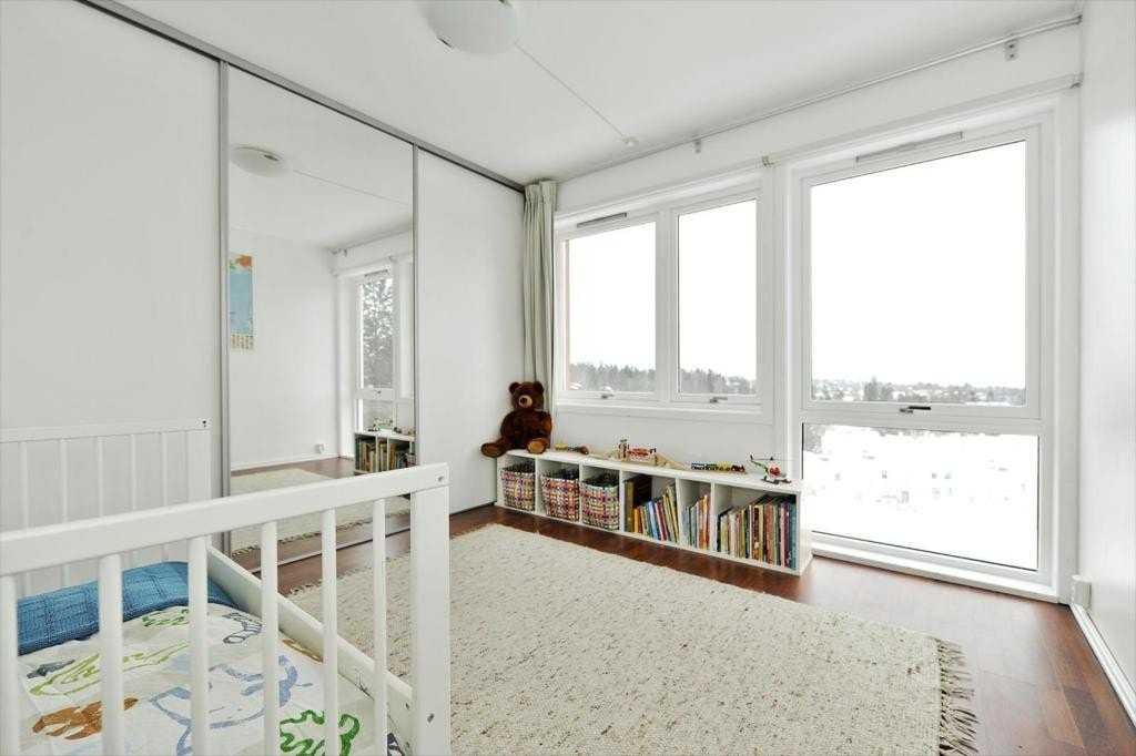 Soverom med skyvedørsgarderobe og fantastisk utsikt Galleribilde