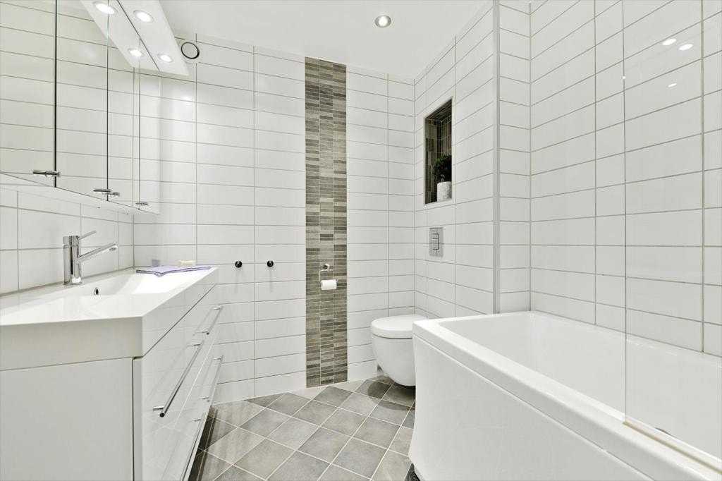 Delikat bad med badekar pusset opp i 2008 Galleribilde