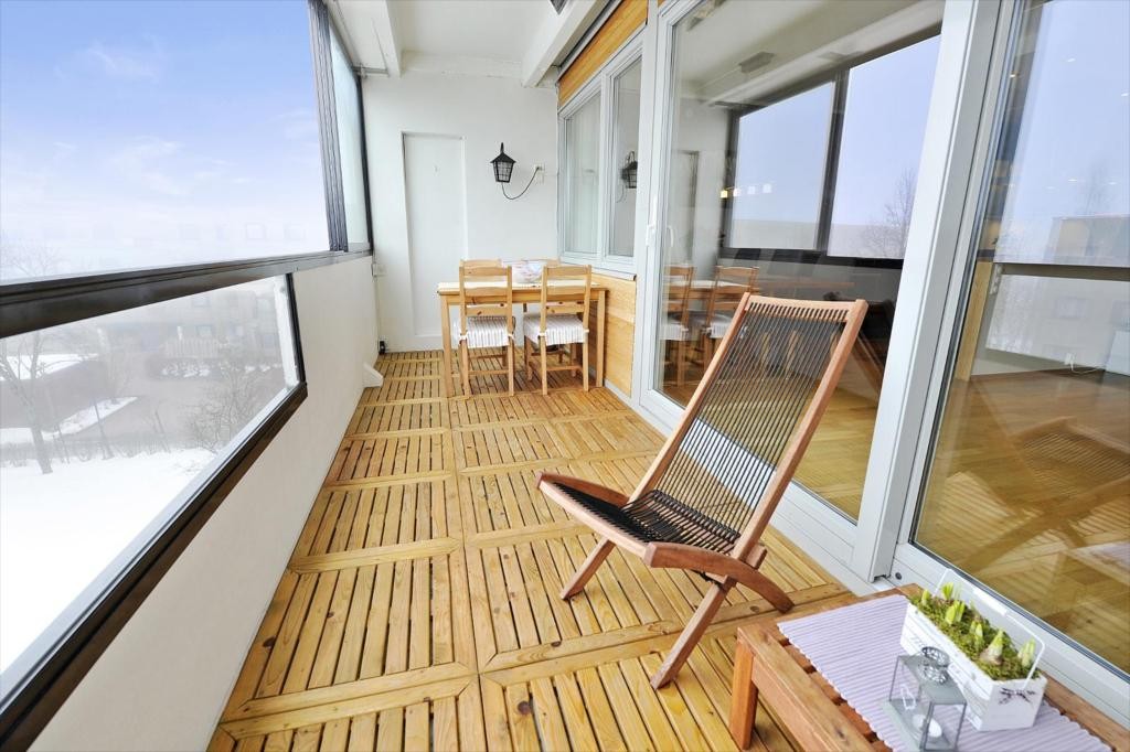 Innglasset balkong, vender mot sørvest Galleribilde