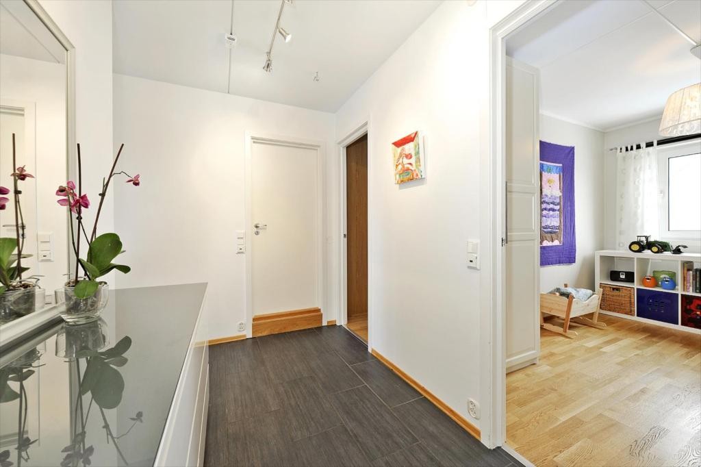 Gang med garderobe, varme i gulvet Galleribilde