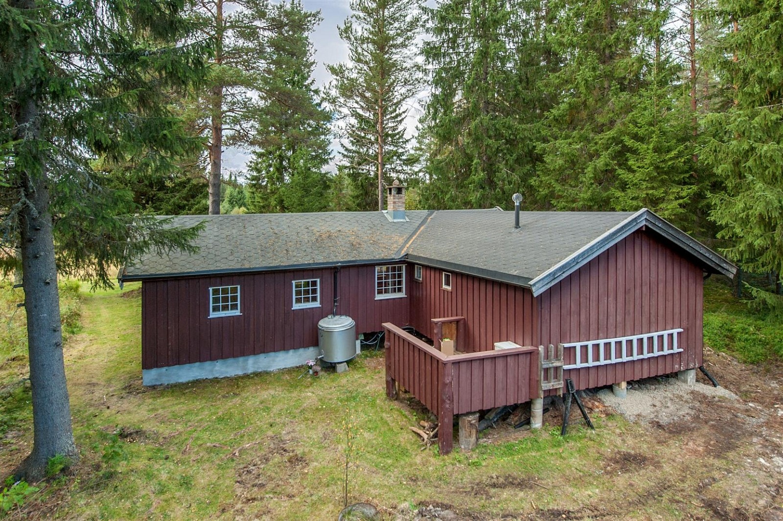 Også en liten terrasse på baksiden av hytta. Galleribilde