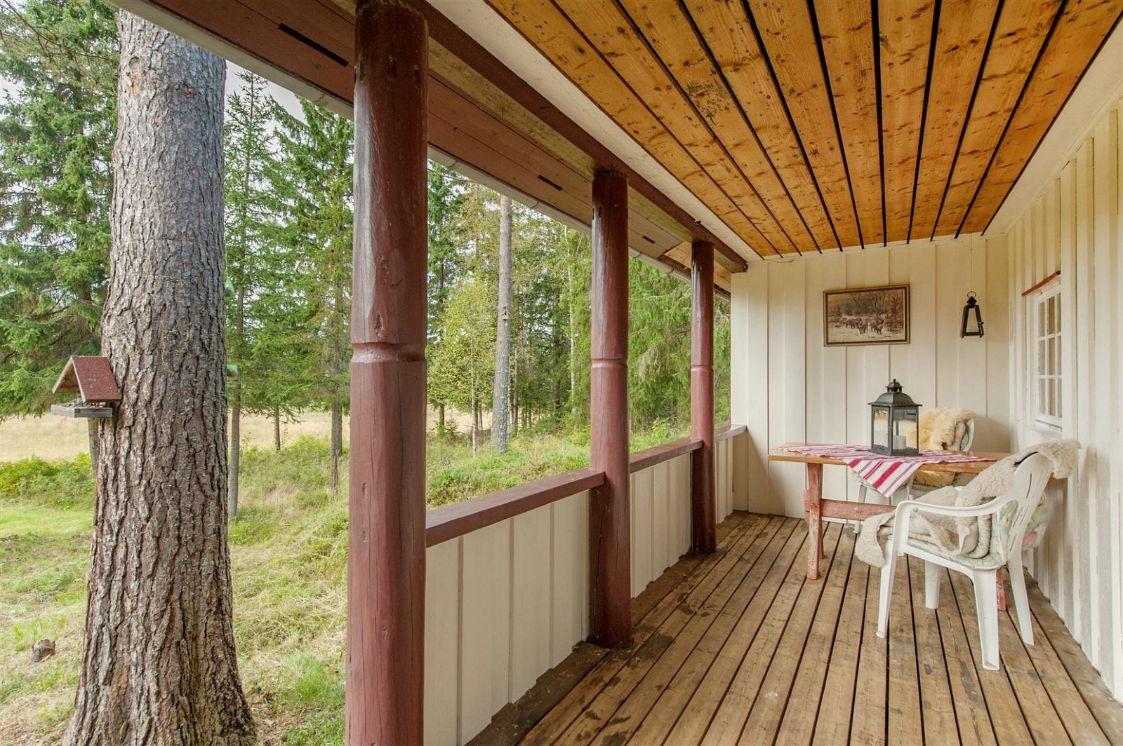 Kun 90 meter til Jømnåa som renner nedenfor hytta. Galleribilde