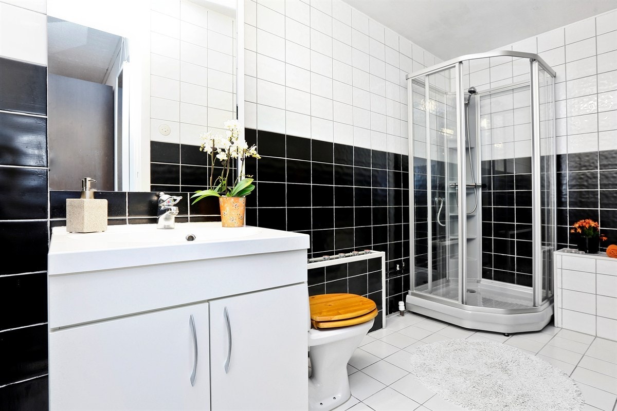 Bad/wc med dusjkabinett Galleribilde