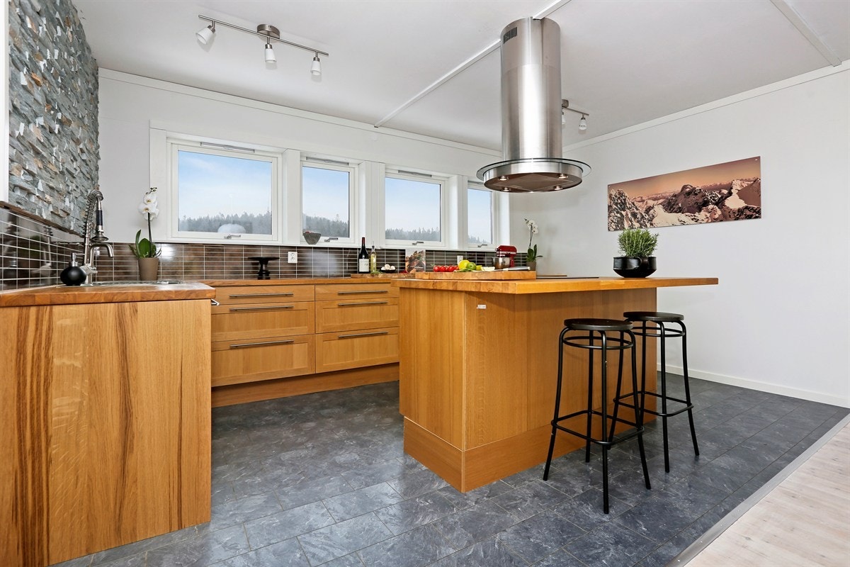 Innredning i eik Galleribilde