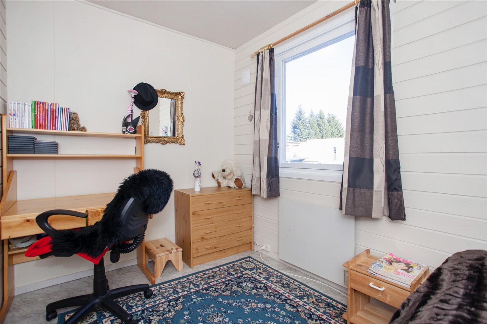 Lys og pen soverom. Galleribilde