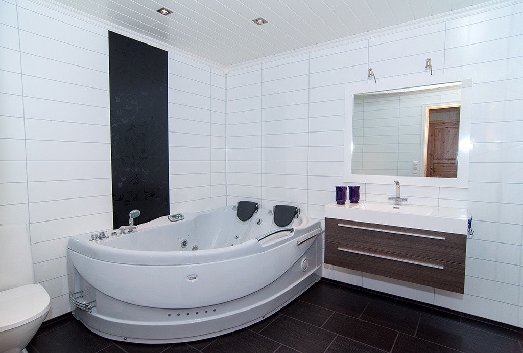 Bad underetasje med boblebad Galleribilde