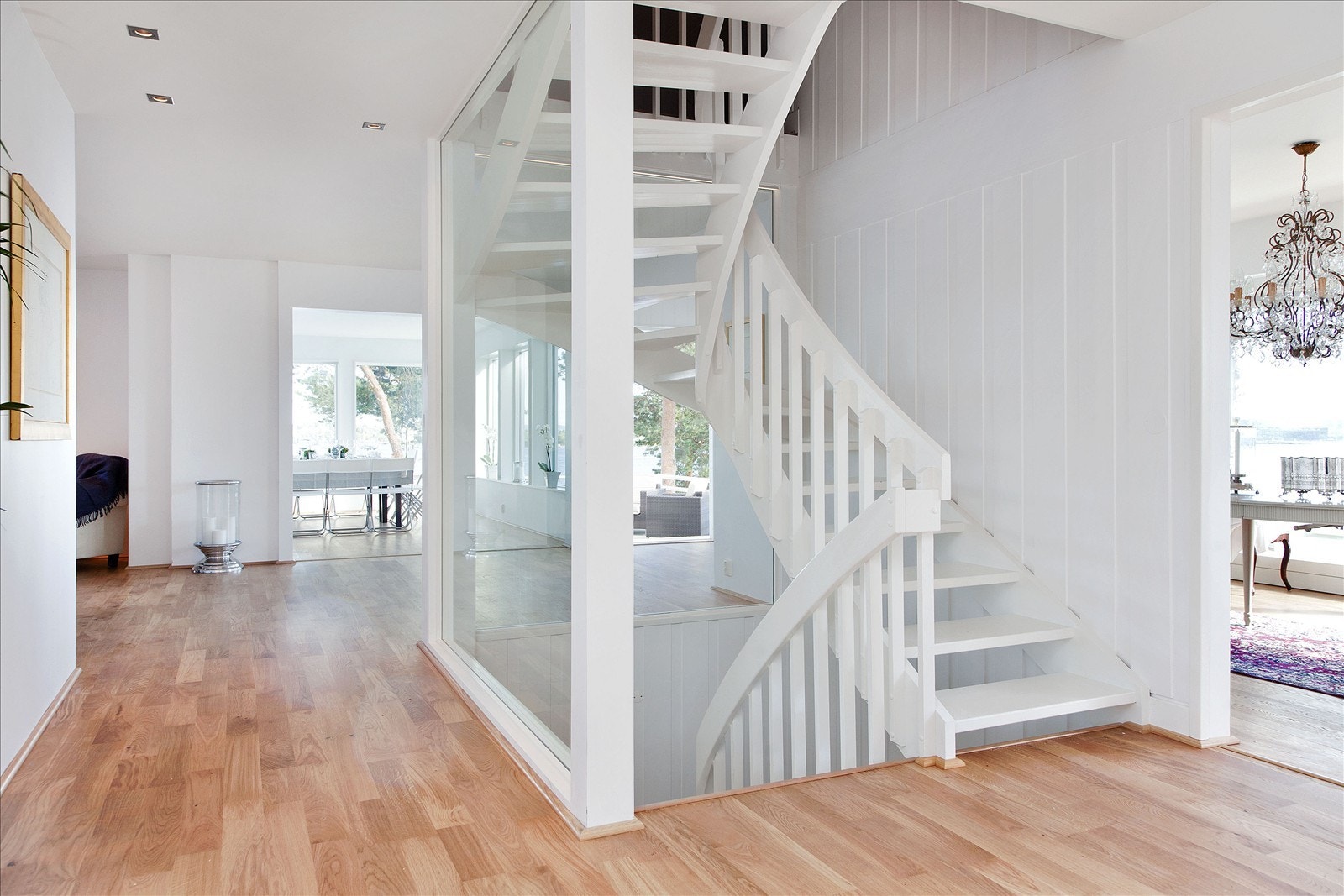 Fra gang mellom kjøkken, spisestue og stue Galleribilde