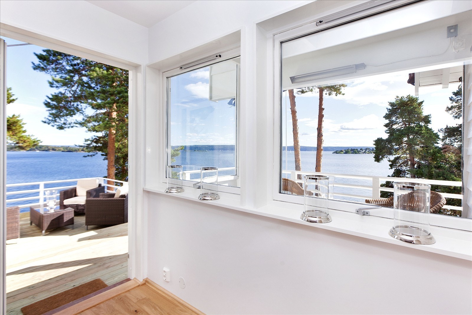 Utgang til hyggelig balkong... Galleribilde