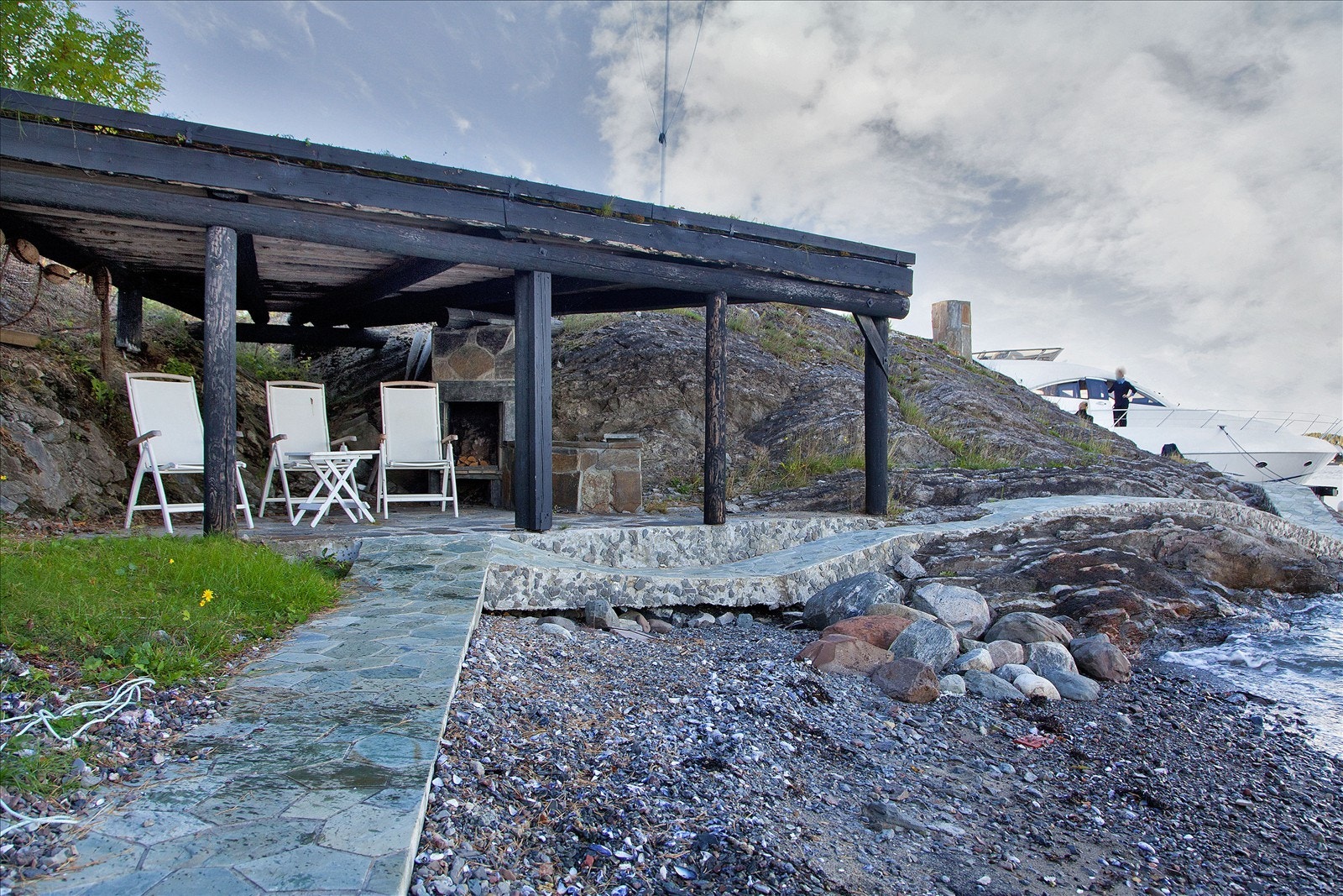 Strand og brygge Galleribilde