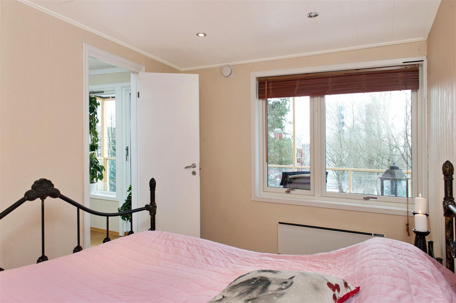 Hovedsoverommet ved stuen. Galleribilde