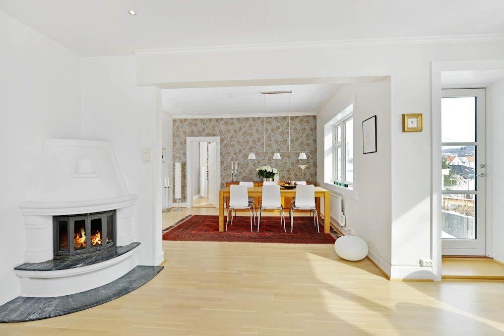 Stue med hjørnepeis / Spisestue Galleribilde